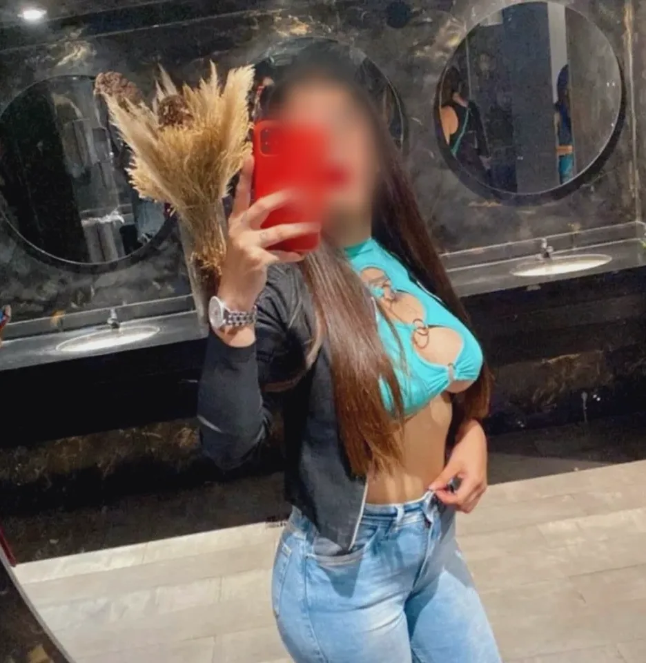 Chloe, 35