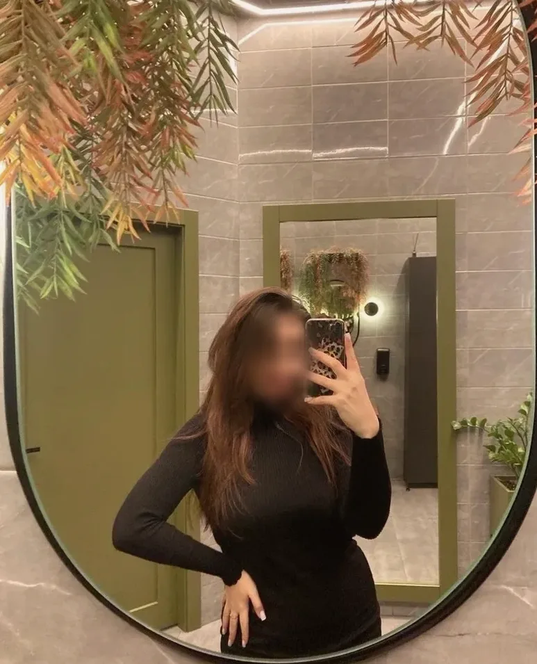 Emma, 23