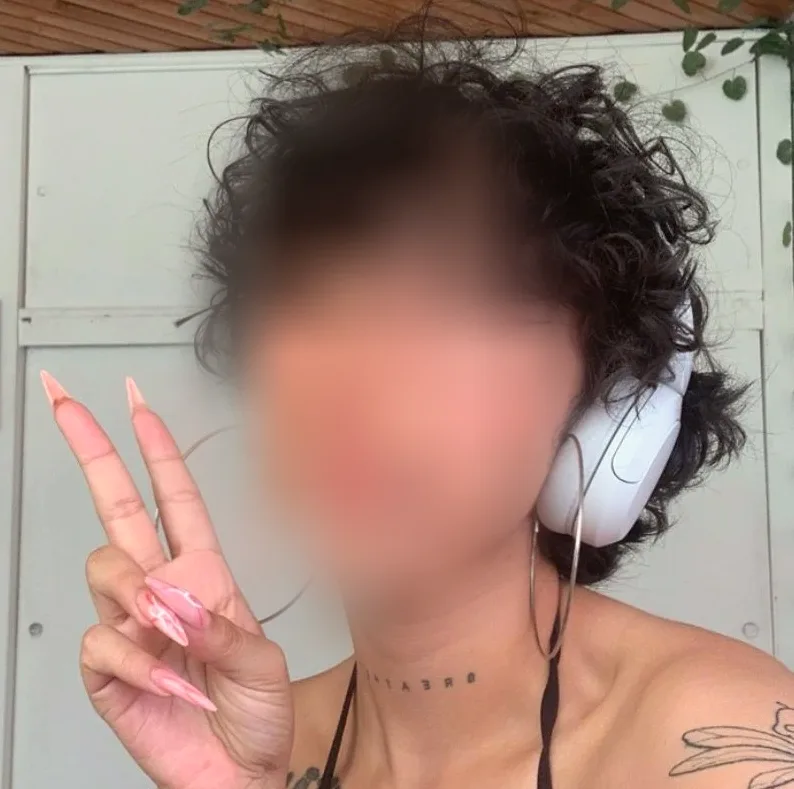 Evie, 26