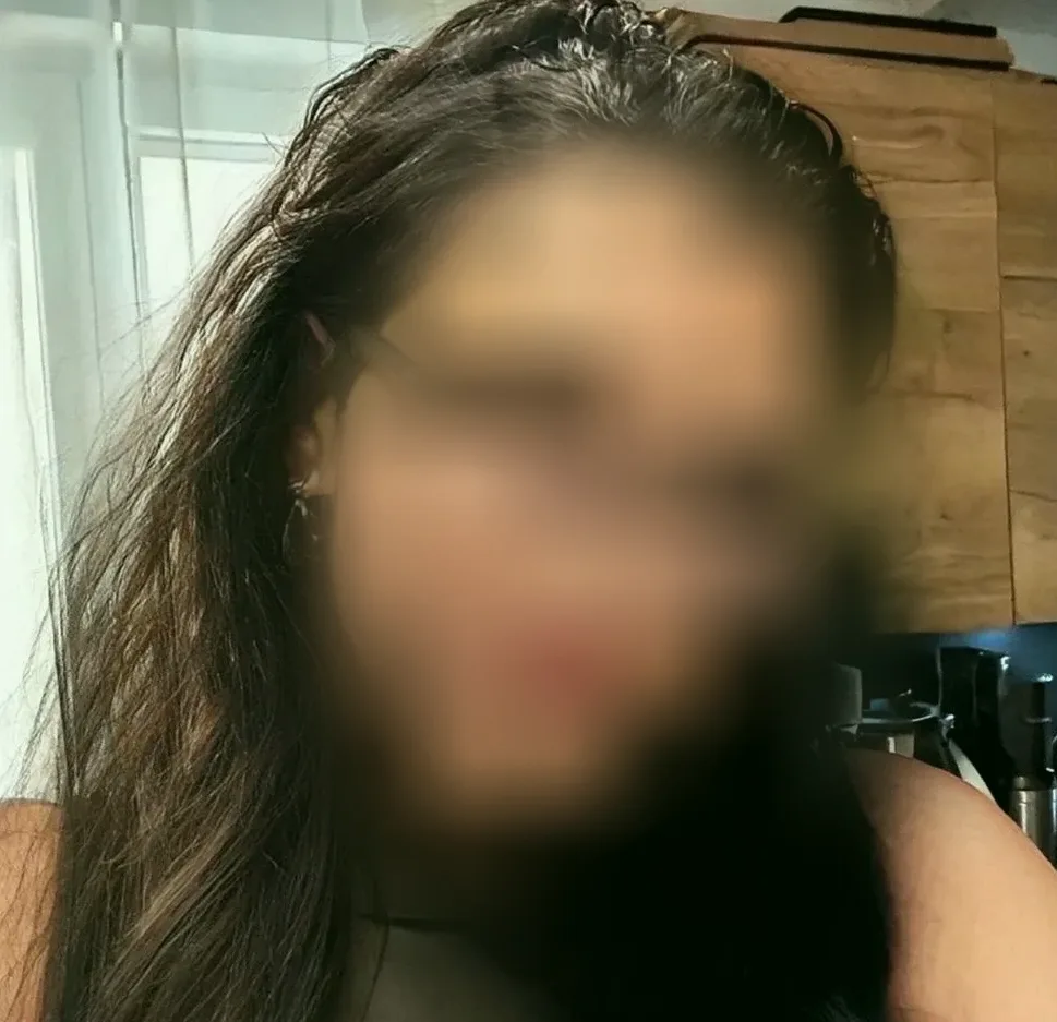 Rhona, 39