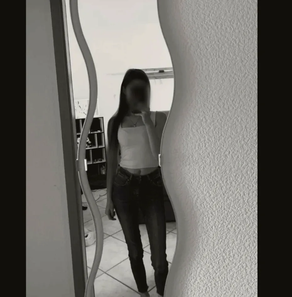 Sinead, 25